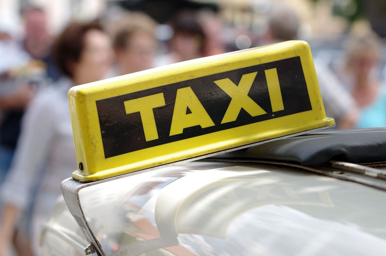 best taxi service in Goa with yellow board